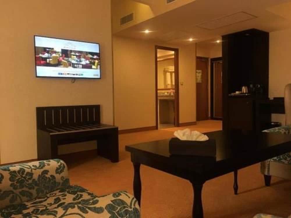 New Day Hotel 35/55
