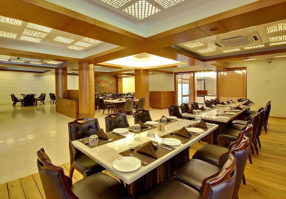 Aarya Grand Hotels Resorts 19/39