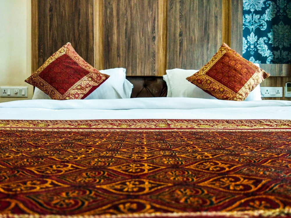 Dwivedi Hotels Sri Omkar Palace 17/37