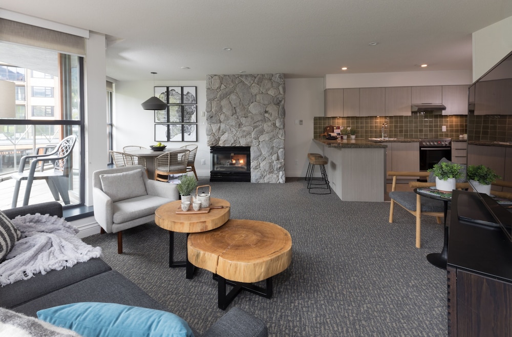 Crystal Lodge Hotel Whistler 49/66