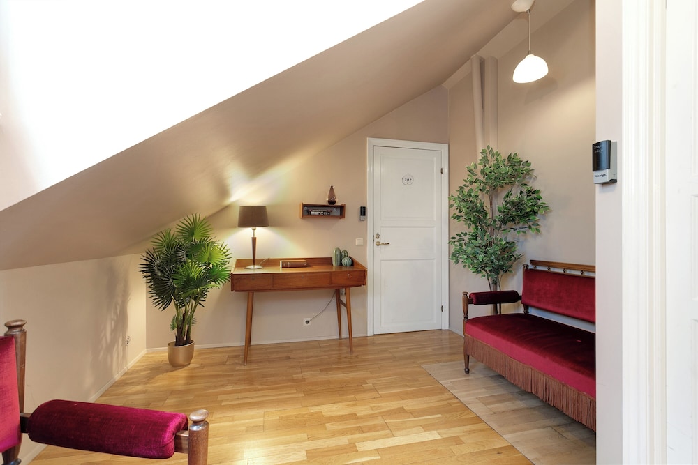 Grettir Guesthouse 36/48