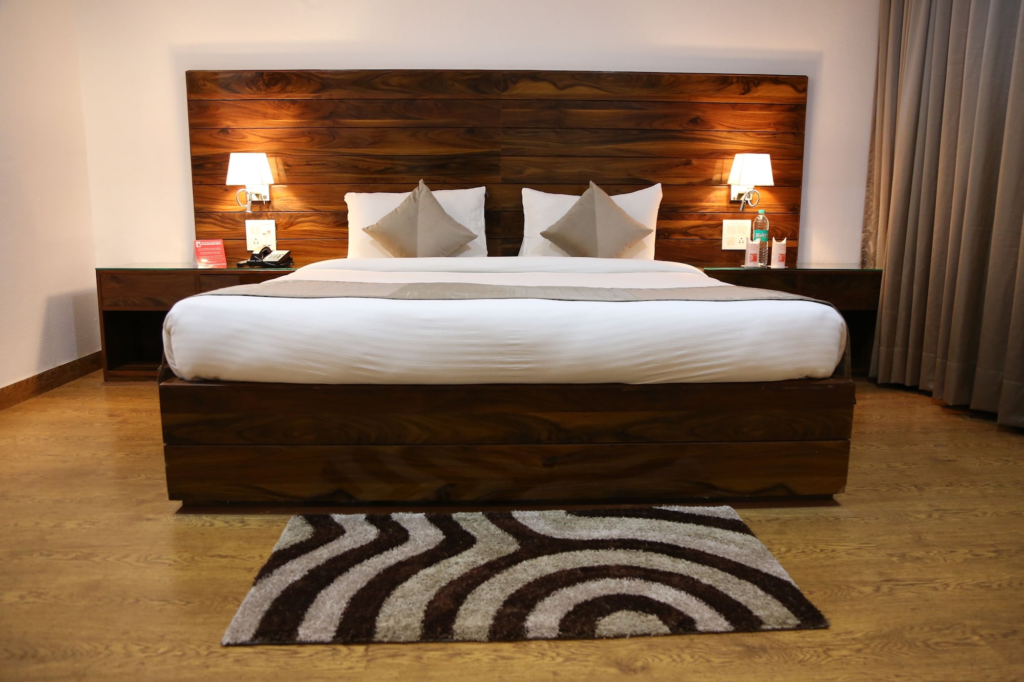 SUITE, KING BED, CITY VIEW, 2 BATHROOMS