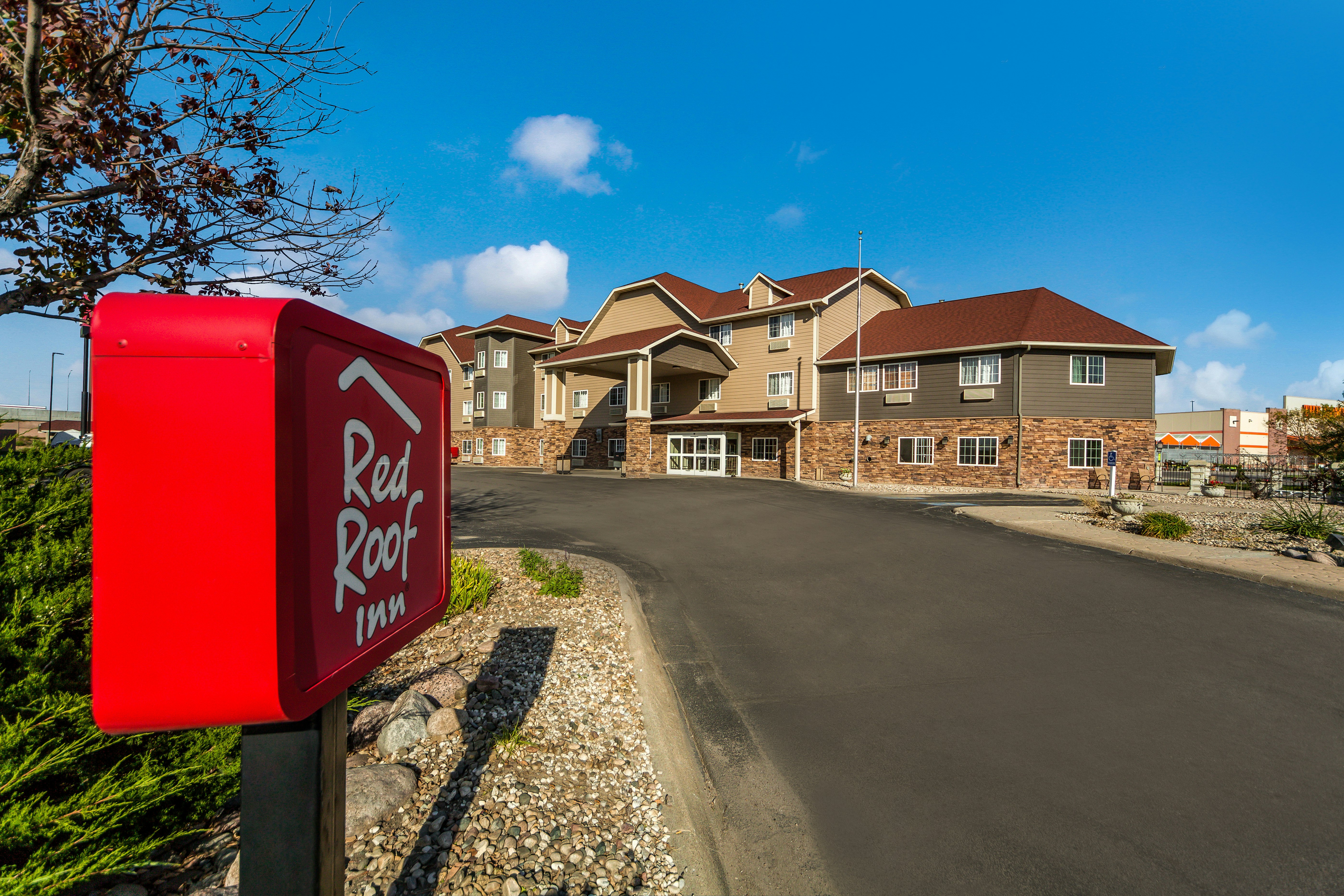 Red Roof Inn & Suites Omaha - Council Bluffs 45/47