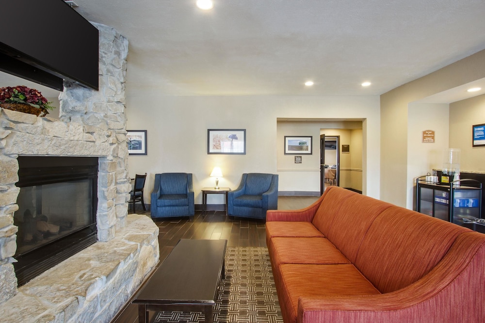 Comfort Inn & Suites Bellevue - Omaha Offutt AFB 25/42