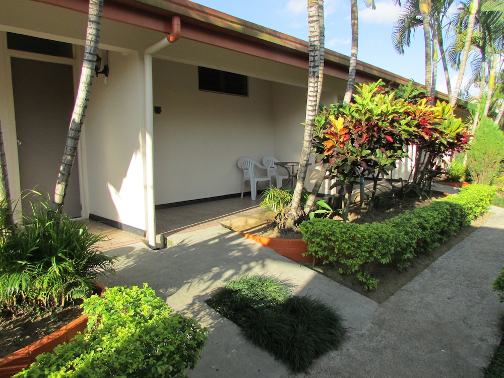 Wailoaloa Beach Resort Fiji 8/76