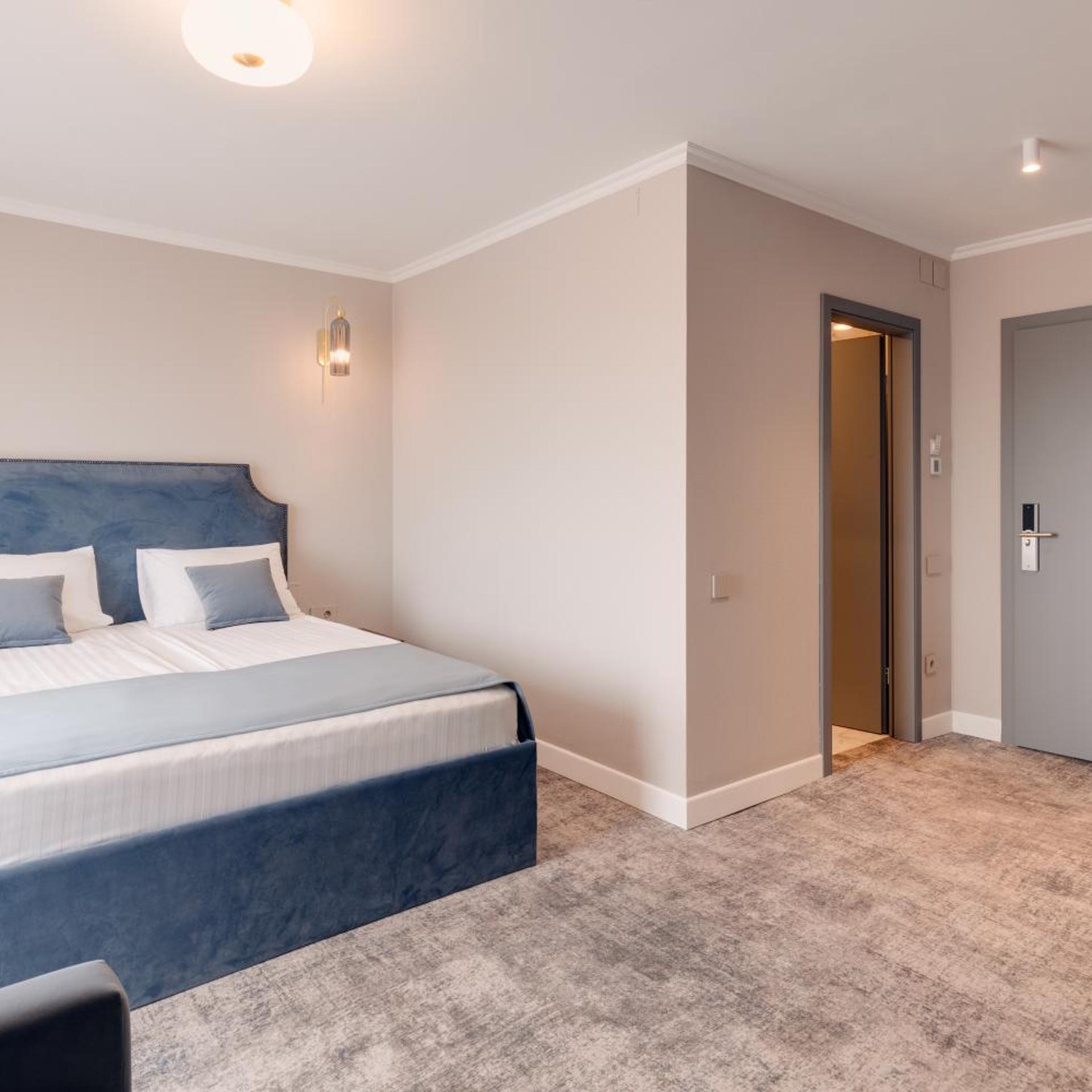 SUPERIOR, DOUBLE BED