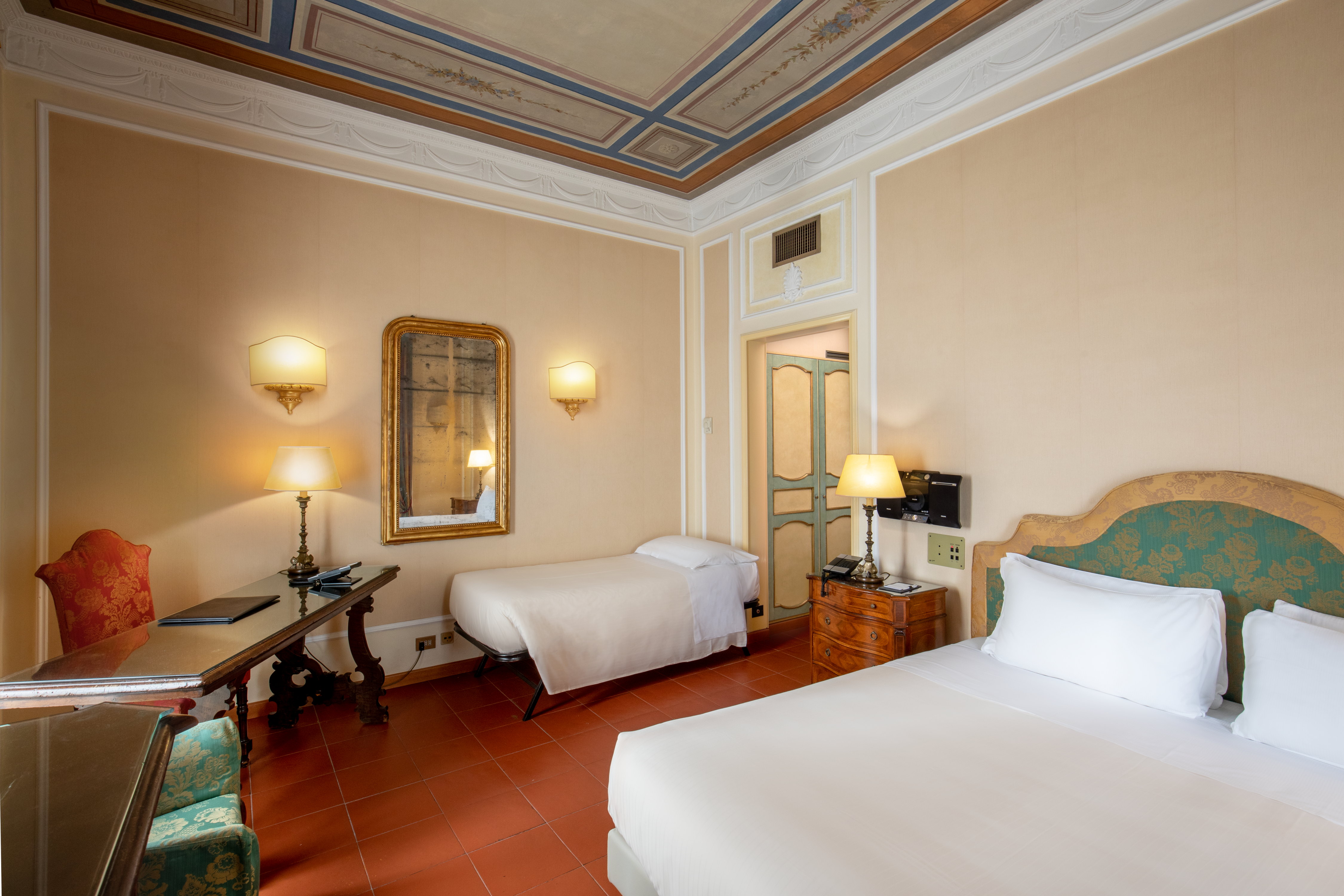 غرفة قياسية ثلاثية، Hotel Canada, BW Premier Collection 2/5