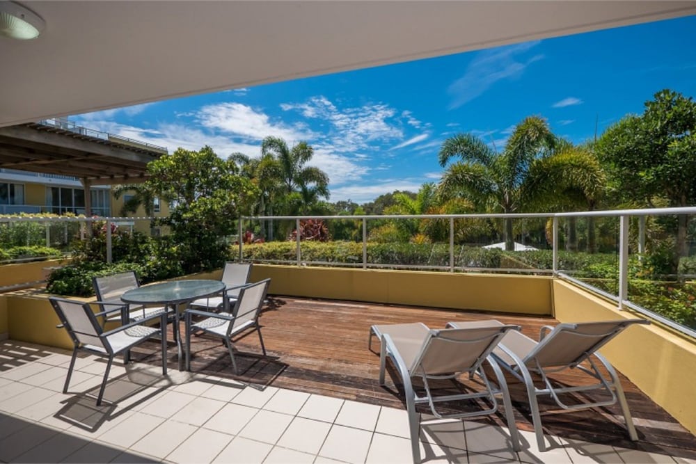 SEACHANGE COOLUM BEACH 57/76