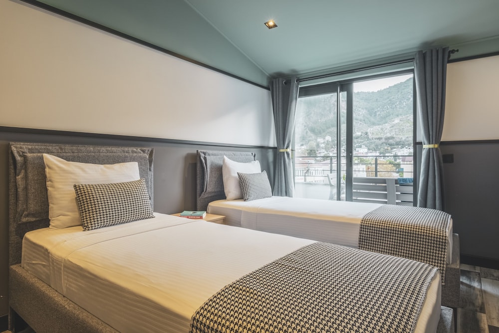 City Life Demir Hotel 6/49
