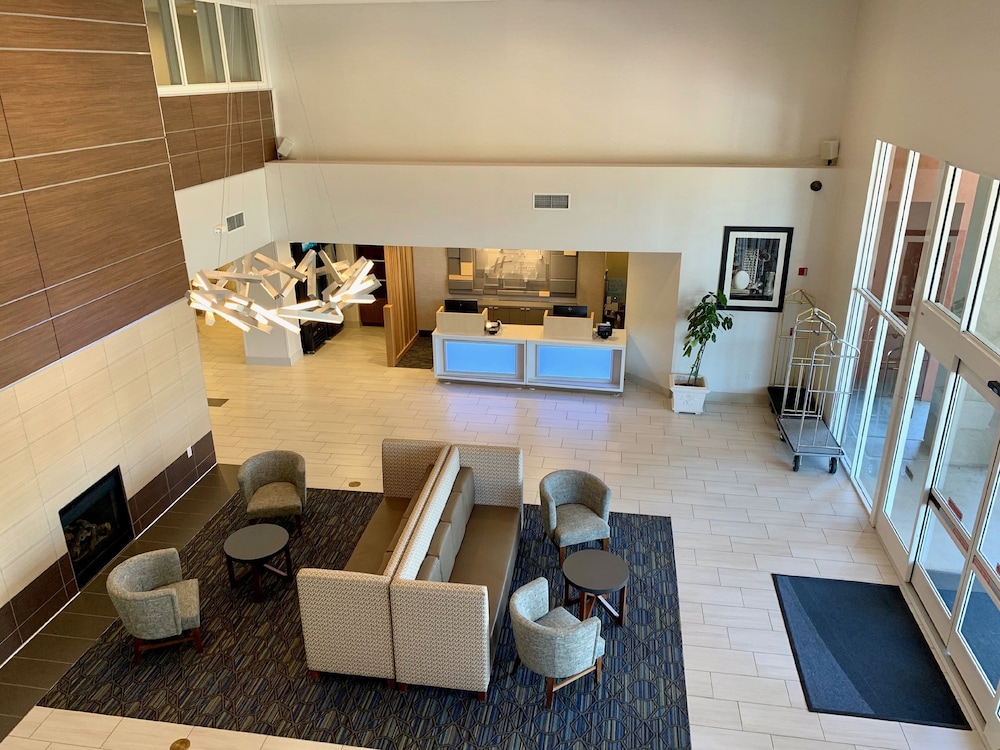 Holiday Inn Express Hotel & Suites Tracy 36/77