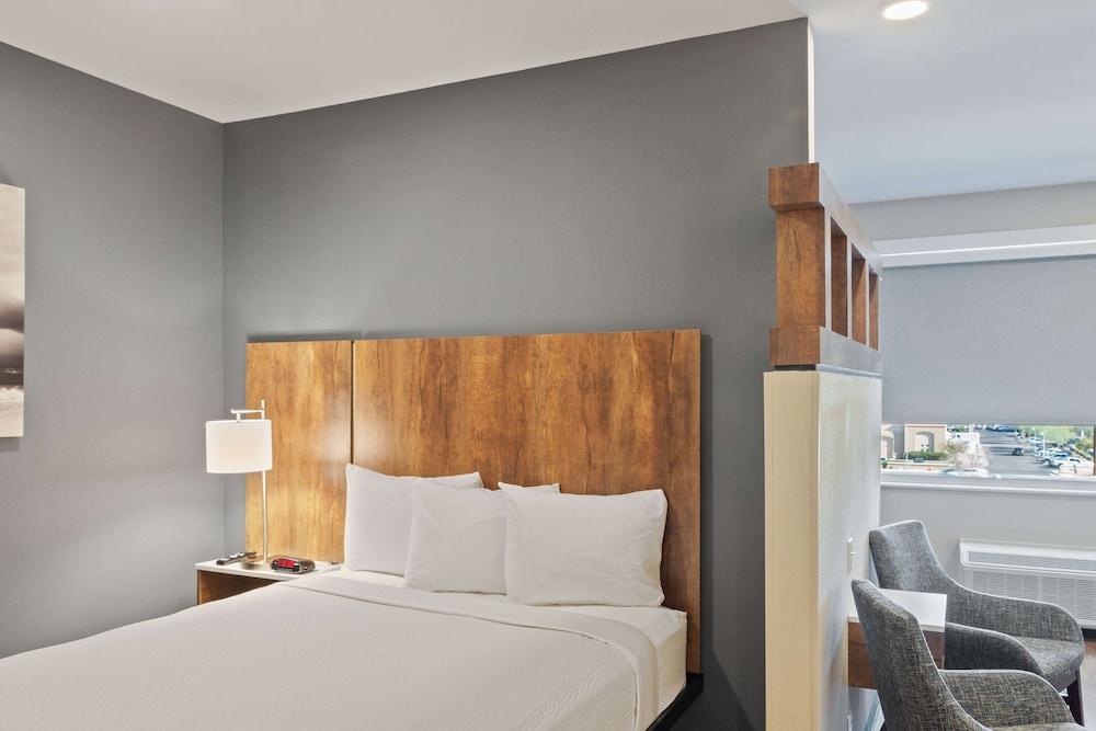 Extended Stay America Premier Suites Phoenix Chandler Downtown 18/63