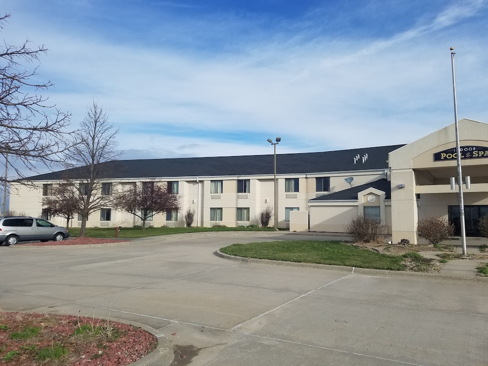 Syracuse Inn & Suites 2/22