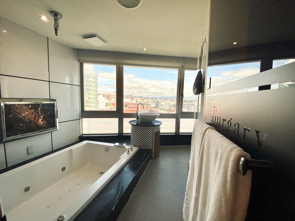 Burgary Hotel 34/50