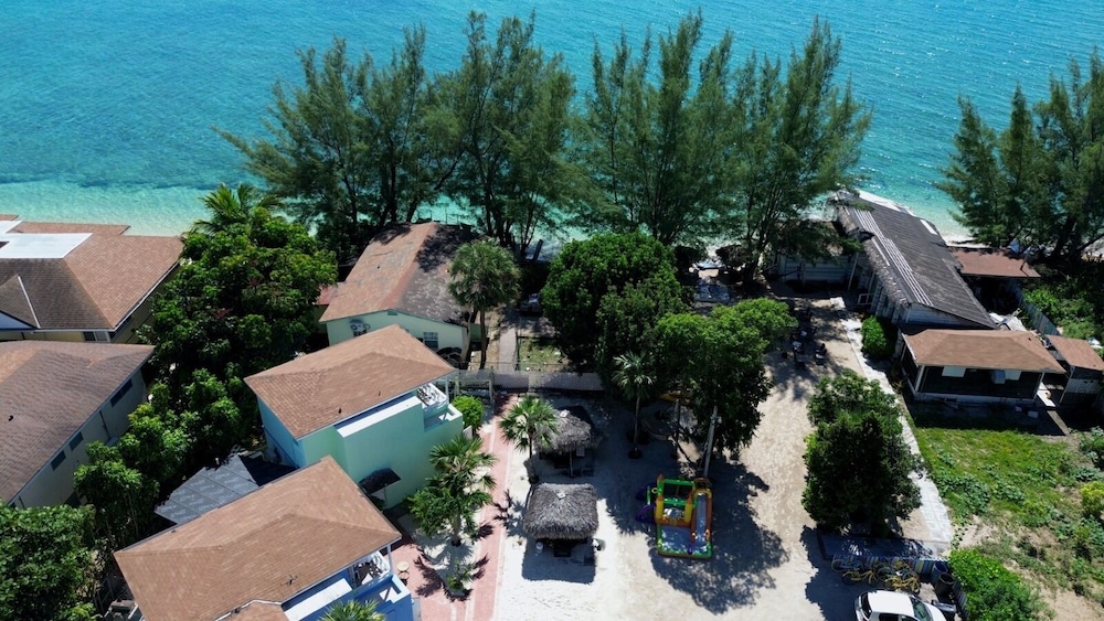 Coral Harbour Beach House And Villas 45/50
