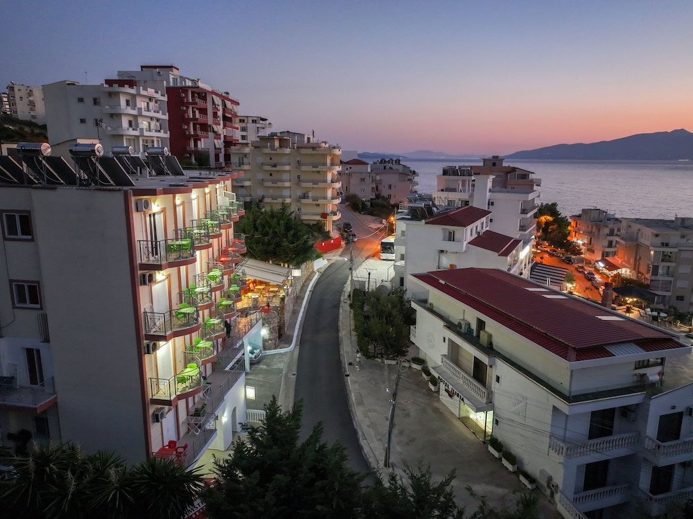 Melsi Apartments 5/50