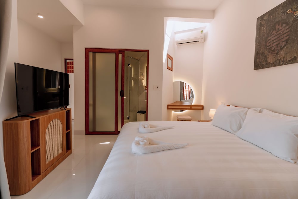 Hue Riverside Villa 7/50