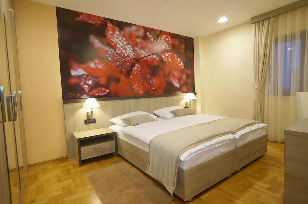 STANDARD, DOUBLE OR TWIN BED