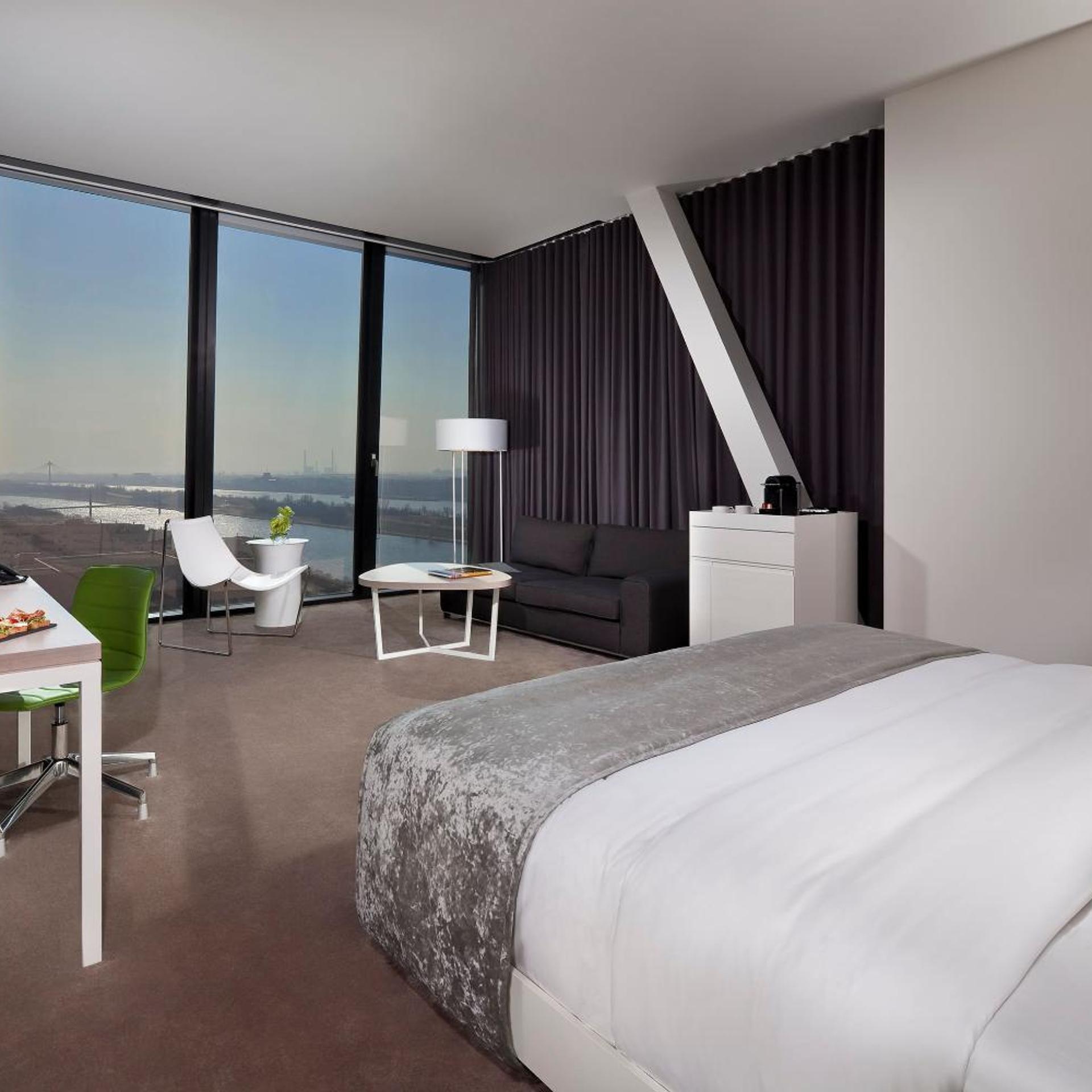 The Level, Premium, Executive Lounge Access