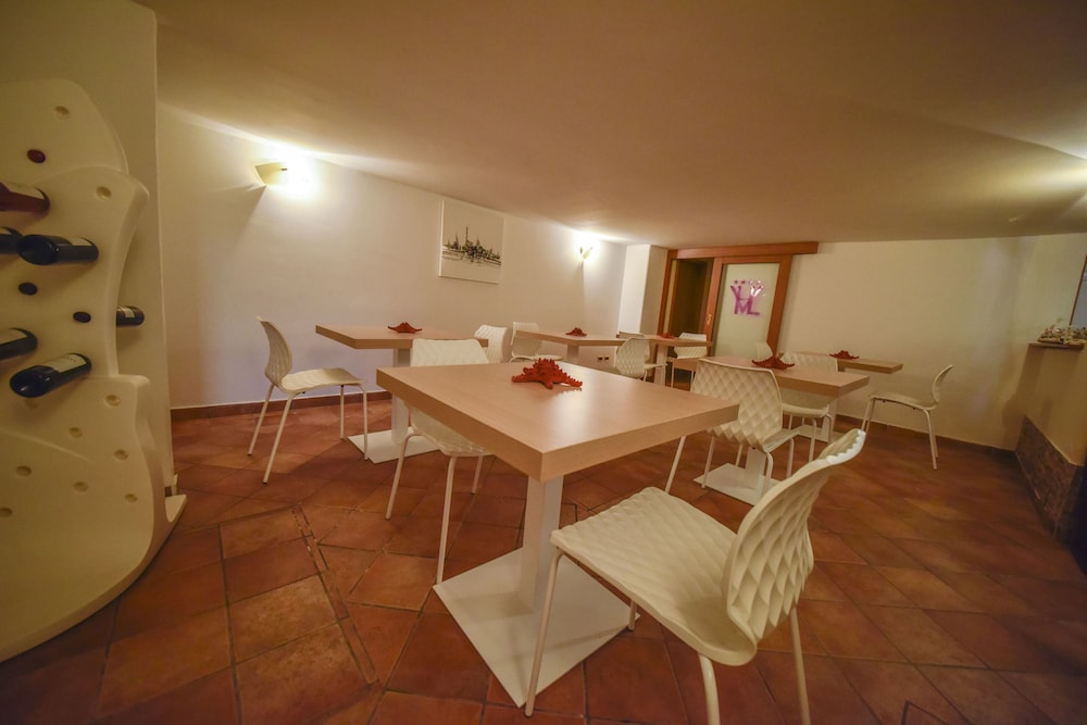 Hotel La Villa 12/50