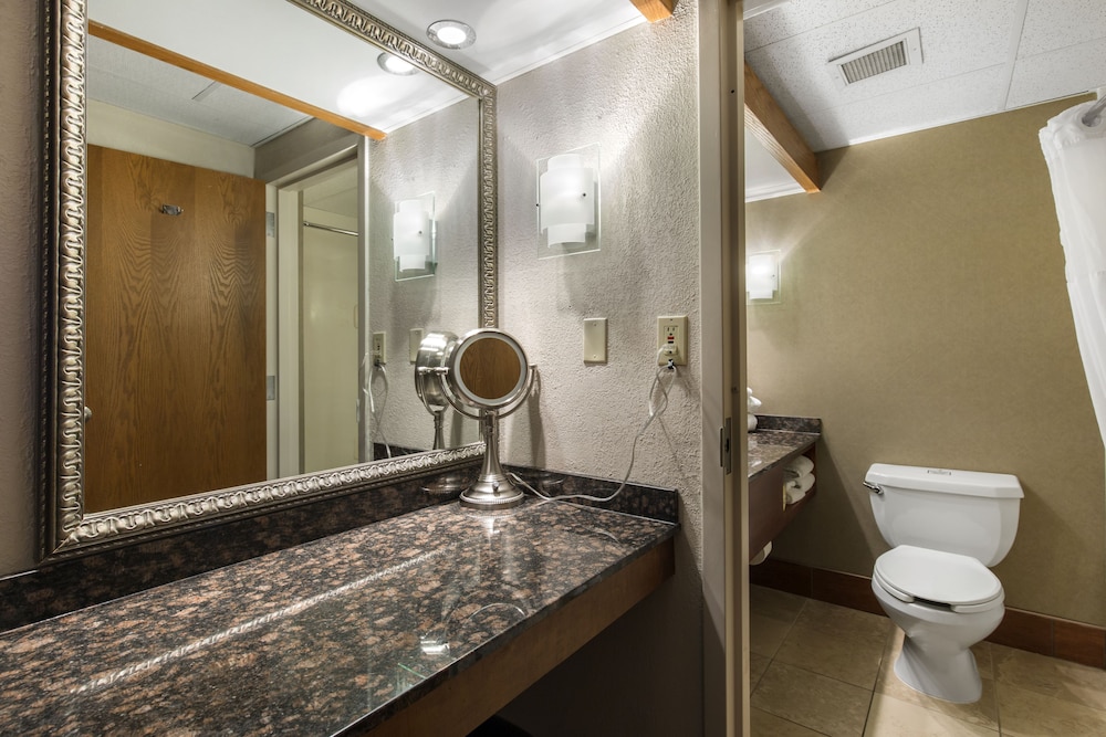 Greenstay Hotel and Suites 66/69