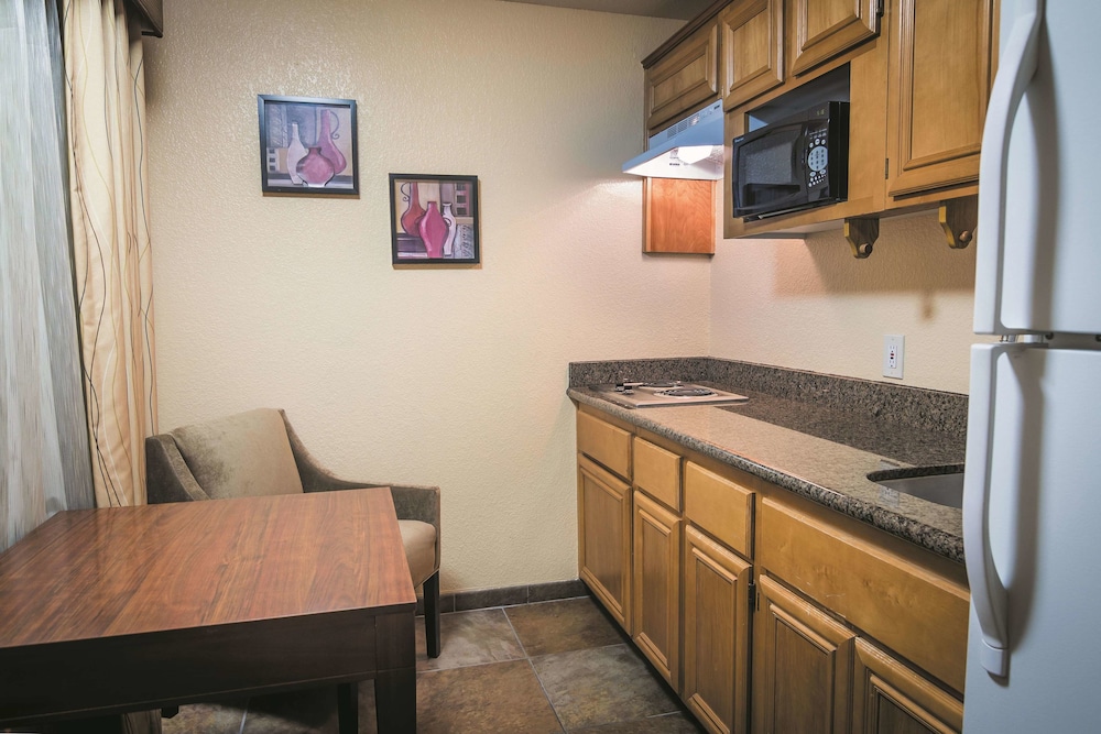 La Quinta Inn & Suites by Wyndham Las Vegas Red Rock 31/42