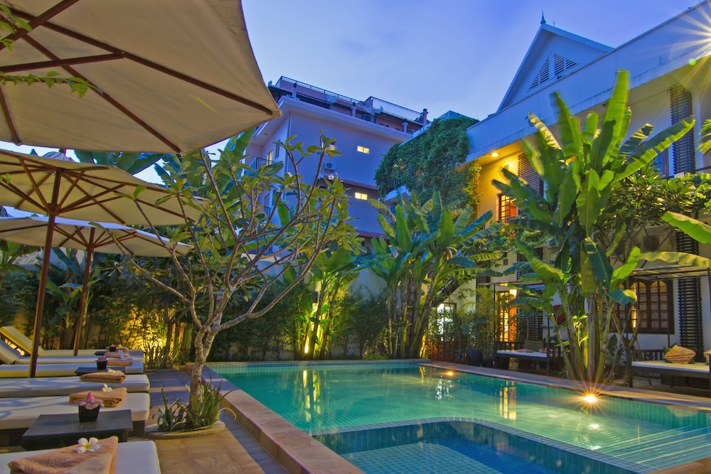 Apsara Centrepole Hotel 65/74