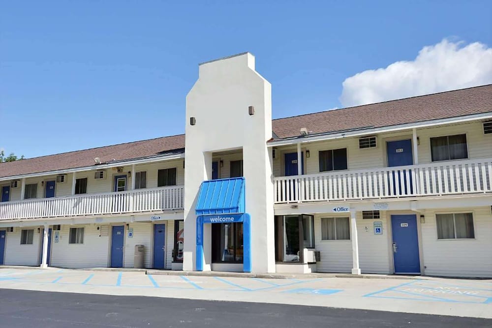 Travelodge by Wyndham Brattleboro VT 2/25