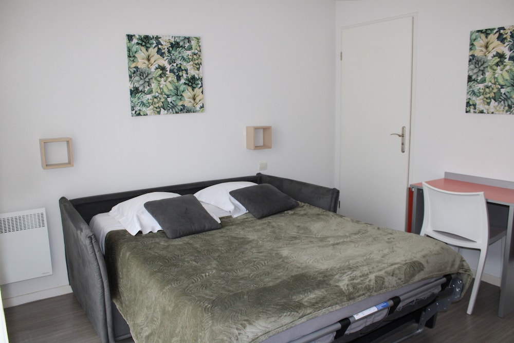 Studio, Sofa, Kitchenette