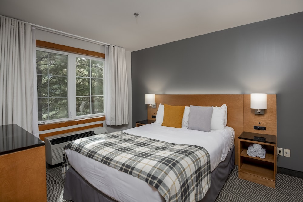 2 BEDROOMS, SUITE