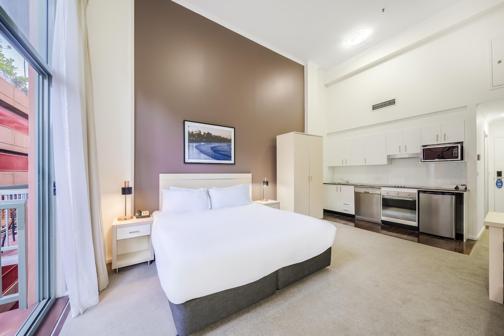 Studio, King Bed