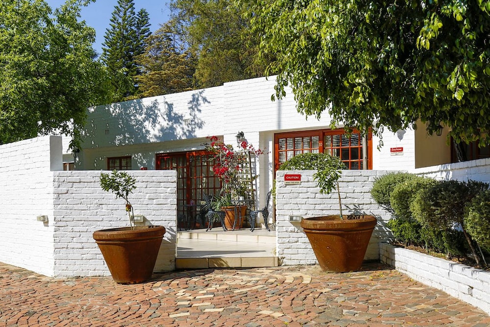 Hyde Park Guest House 68/73