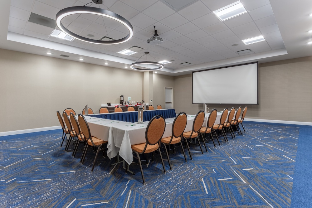 Holiday Inn & Suites Jefferson City 38/42