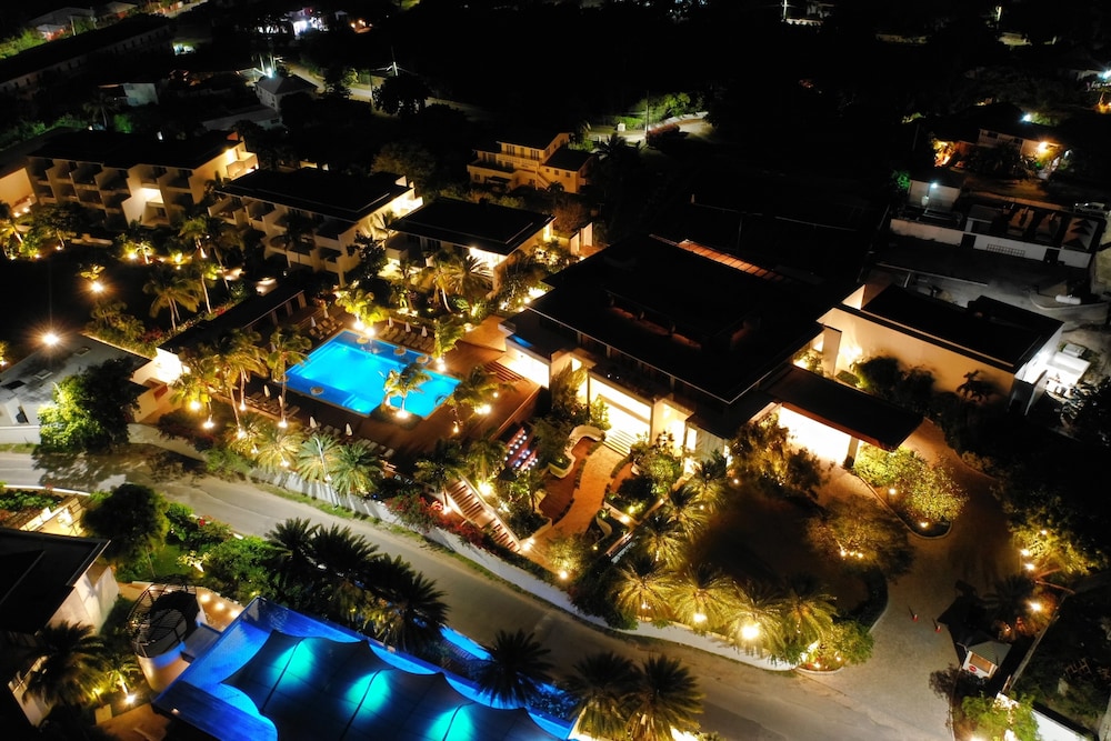 Hodges Bay Resort & Spa, an HQ Luxury Resort & Residences 3/67