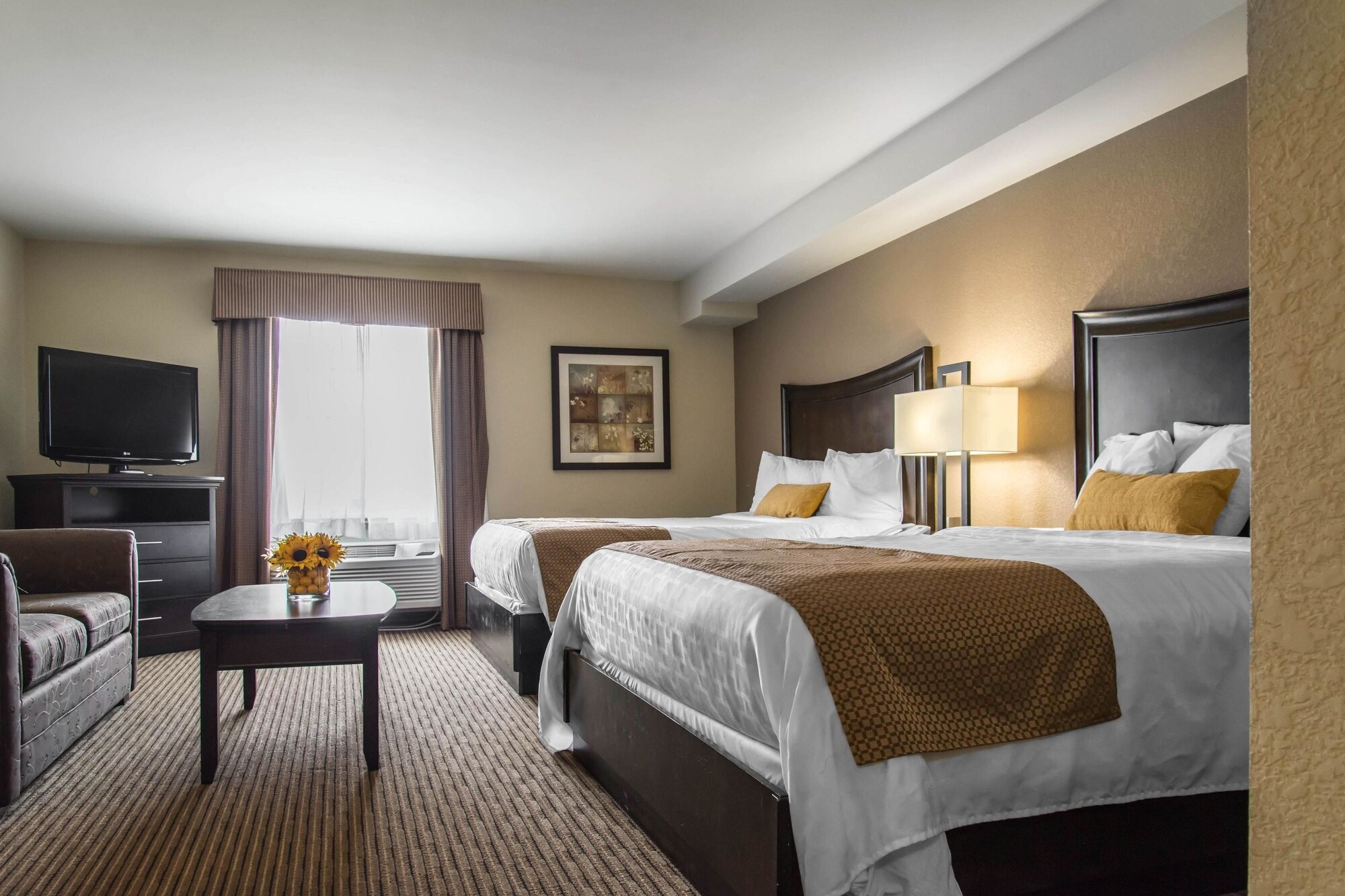 DELUXE, SUITE, MULTIPLE BEDS