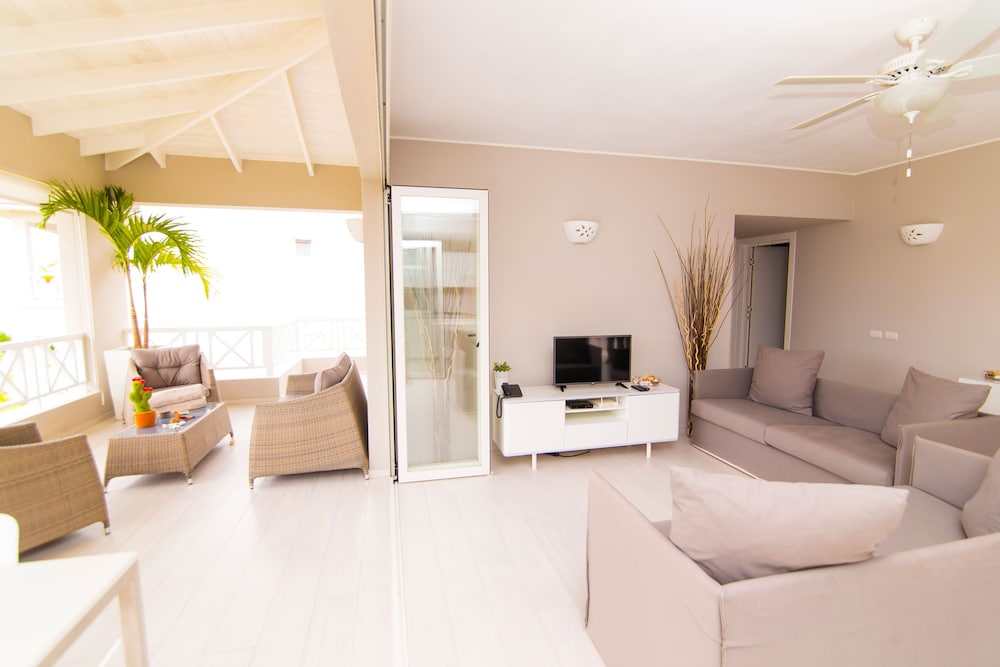 Tracadero Beach Resort 45/77