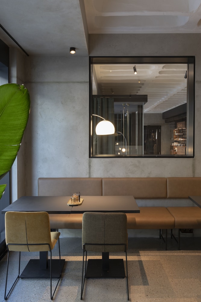 EmiLu Design Hotel 49/50