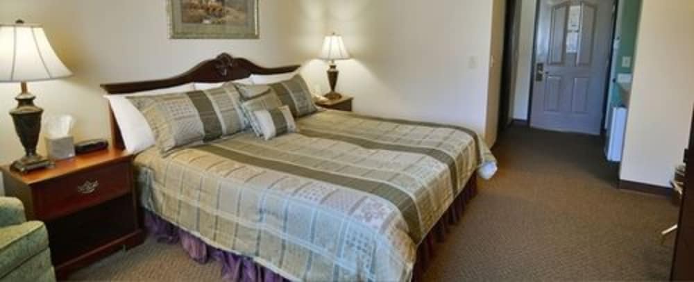 Hearthstone Inn & Suites 24/65