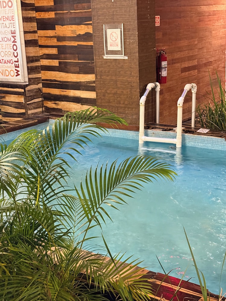Reina Roja Hotel 38/57