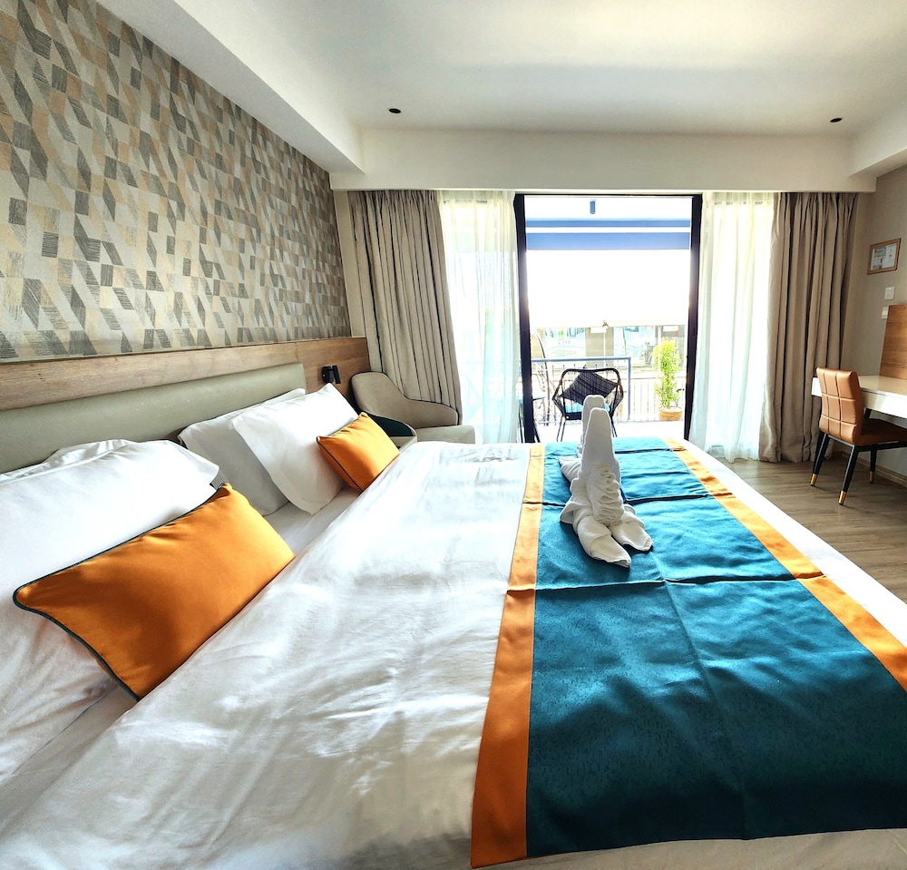 Amalthea Hotel 10/50