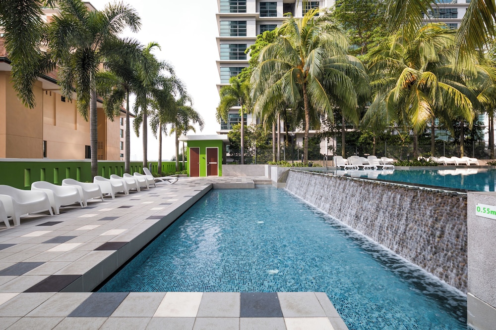 Acappella Suite Hotel 60/64
