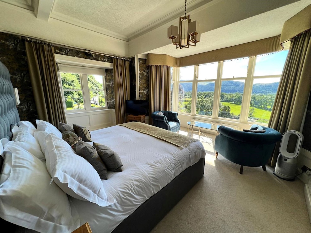 Superior, King Bed, Mountain View
