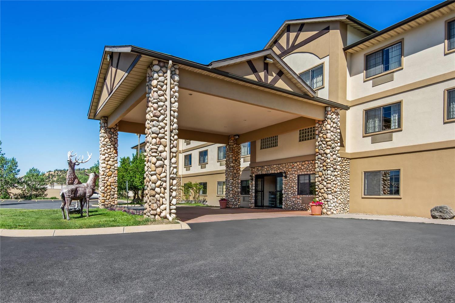 Quality Inn & Suites Vail Valley 34/35