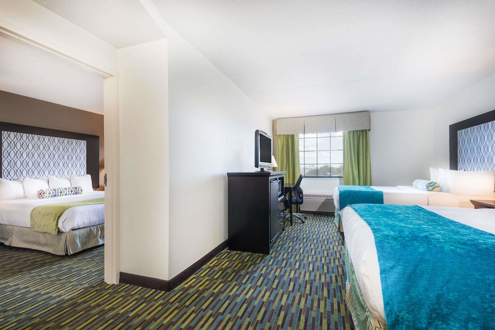 Wyndham Garden Wichita Downtown 8/47