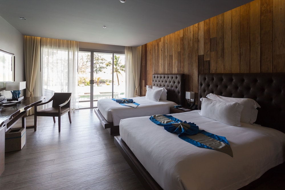 Horizon, 2 Queen Beds, Pool Access