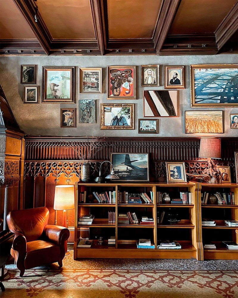 Chicago Athletic Association 2/79