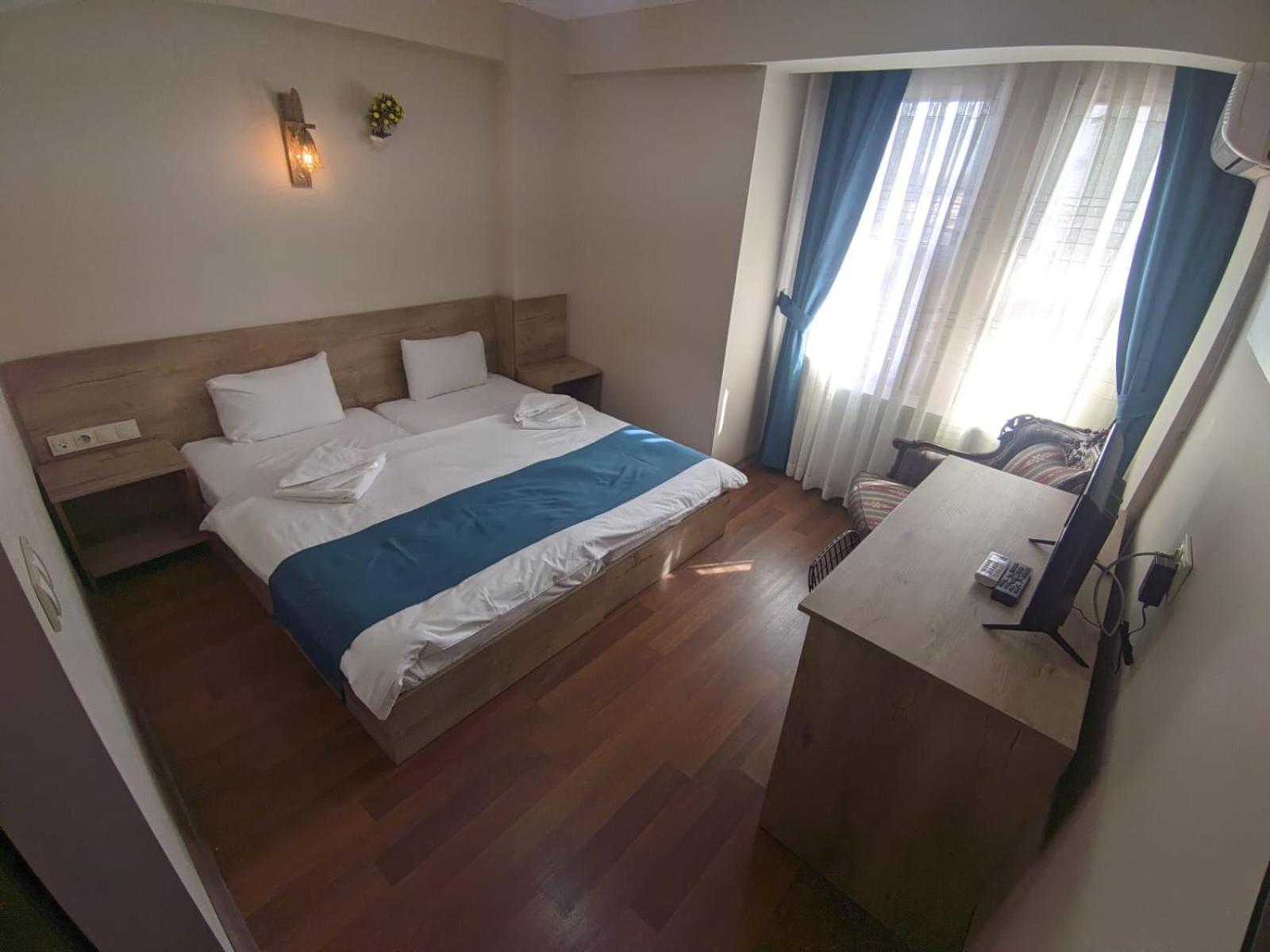 Deluxe, Double Bed, Lateral Side Sea View
