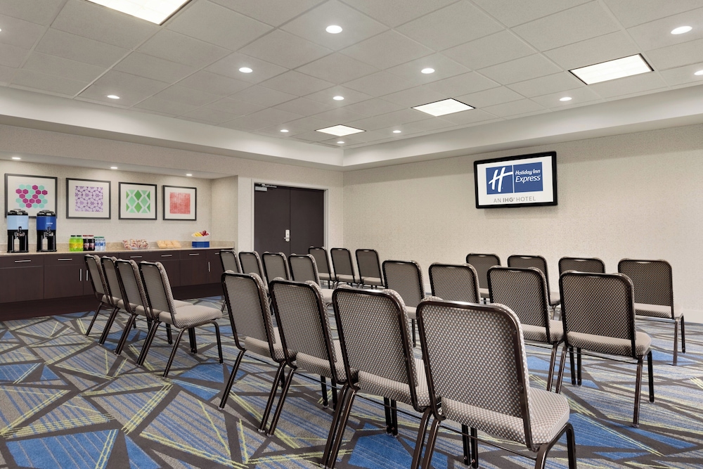Holiday Inn Express Hotel Suites Opelika Auburn 60/71