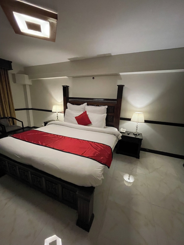 Shangrila Hotel & Resort Changla Gali 33/57