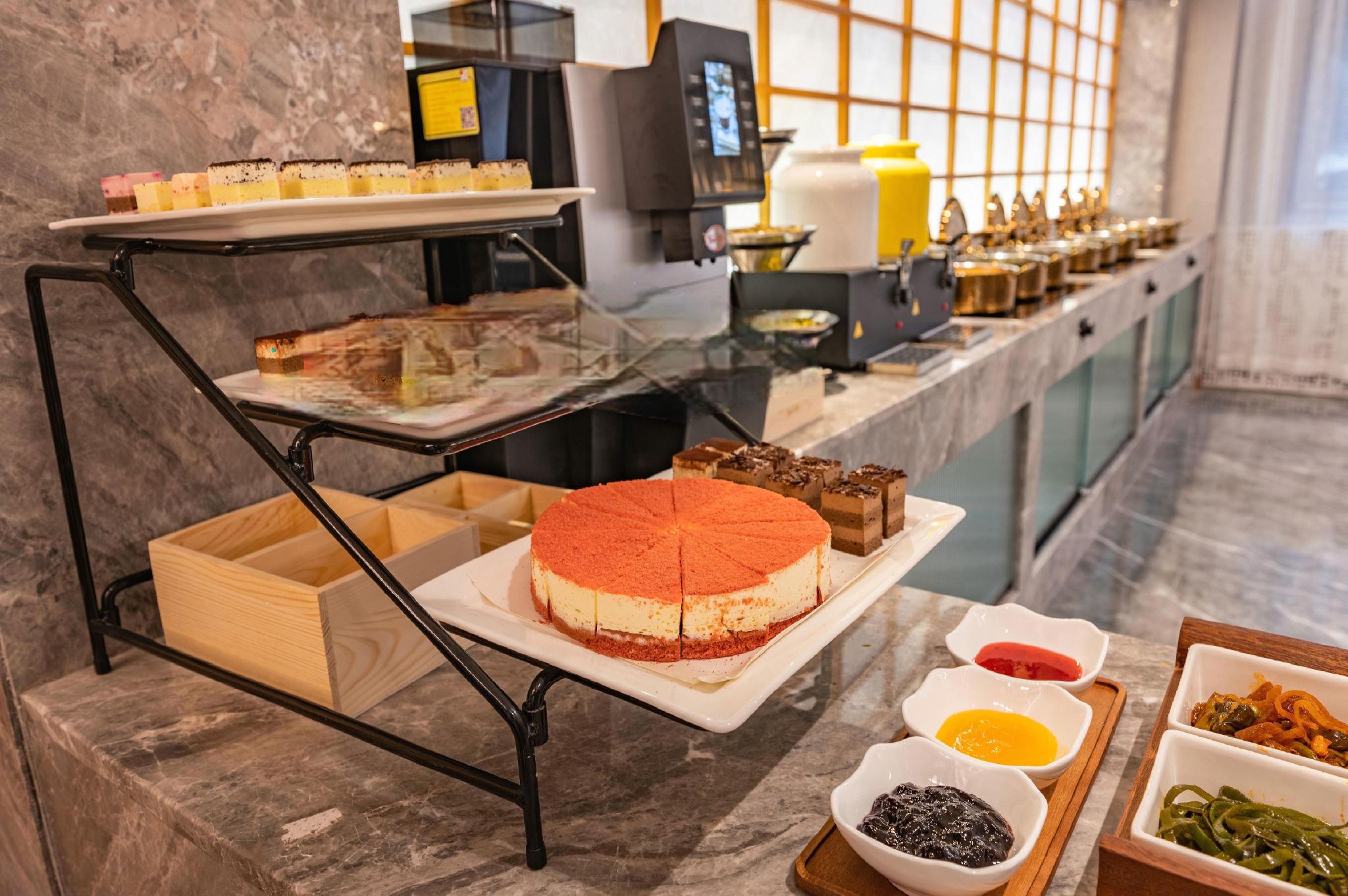 Super 8 Hotel (Beijing Sanlitun Taikoo Li Tuanjiehu Subway Station) 17/23