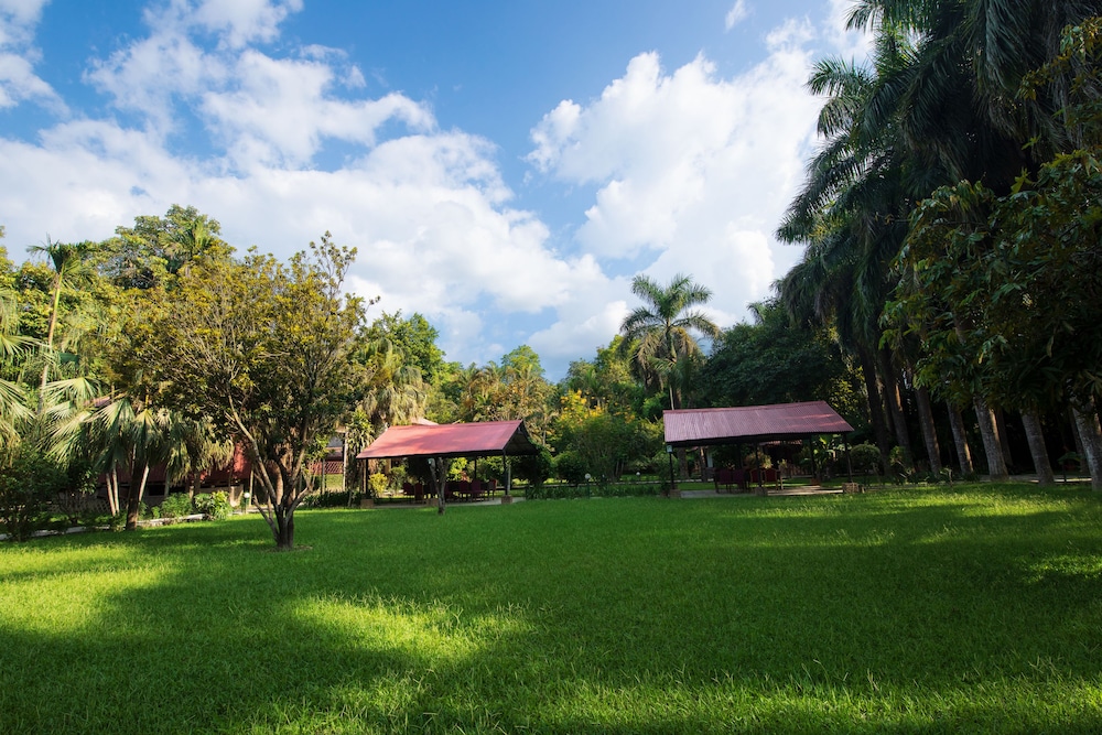 Chitwan Paradise Hotel 27/37